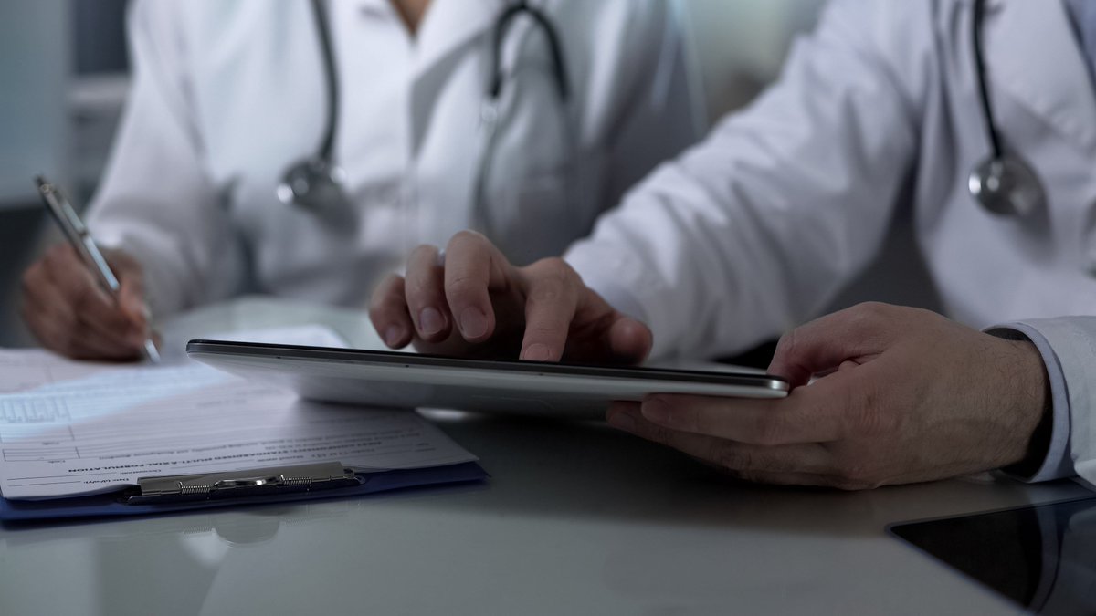 HSi_SGenerazo's tweet photo. hs_informatics: An interesting development for wireless hospital use - healthcare providers could potentially build their own private in-building wireless networks leveraging this new spectrum.  via @FierceWireless https://t.co/955ssRRpMn https://t.co/qZI8ns2Ie2