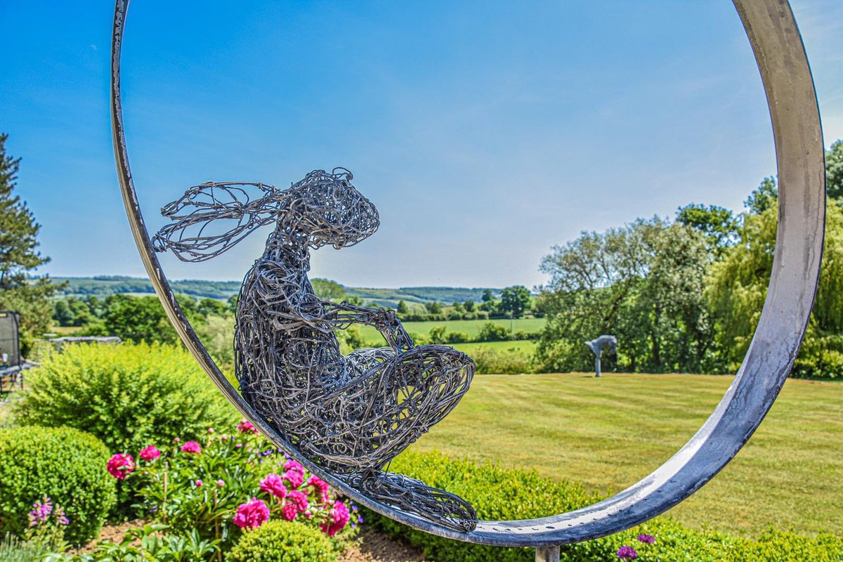 ruperttill121's tweet photo. A hare with a view. #Wire #Sculpture #GardenArt #Artinthegarden #Arty #WireSculpture #GardenSculpture #Garden #Animals #Horses #RTillSculptures #WireSculptures  #Art #ArtOfTheDay #PhotoOfTheDay #SculptureArt #SculptureArtist #Artist #CommisionedArt #WildlifeSculpture #Hares https://t.co/KSSI4XEP1u