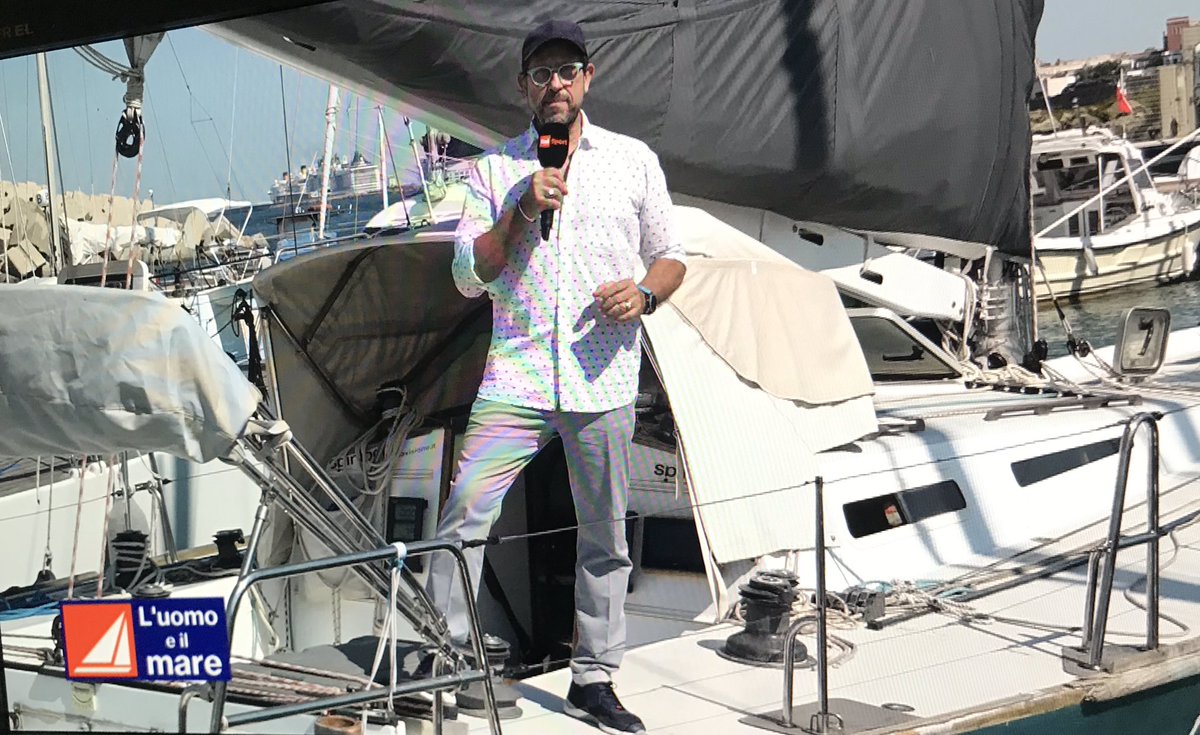 Di scena la grande vela nella Rubrica L’Uomo e il Mare in onda questa sera alle ore 20.00 su @RaiSportproc +HD dalle immagini shock del disalberamento di Luna Rossa all’int. con M.Marchesini al velista dell’anno le voci di A .Sensini F.Ettorre e G. Malagò <a href="/lunarossa/">Luna Rossa Team</a> <a href="/federvela/">Federazione Italiana Vela</a>