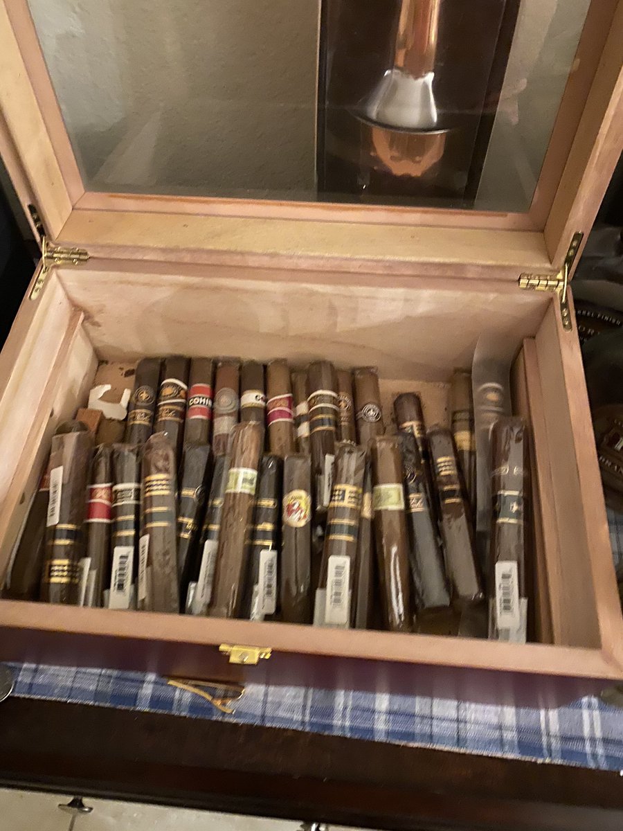 AhamTron's tweet photo. Just got my supplies for 2nd wave quarantine #cigar #cohiba #romeoyjulieta #montecristo https://t.co/SnCYugE25j