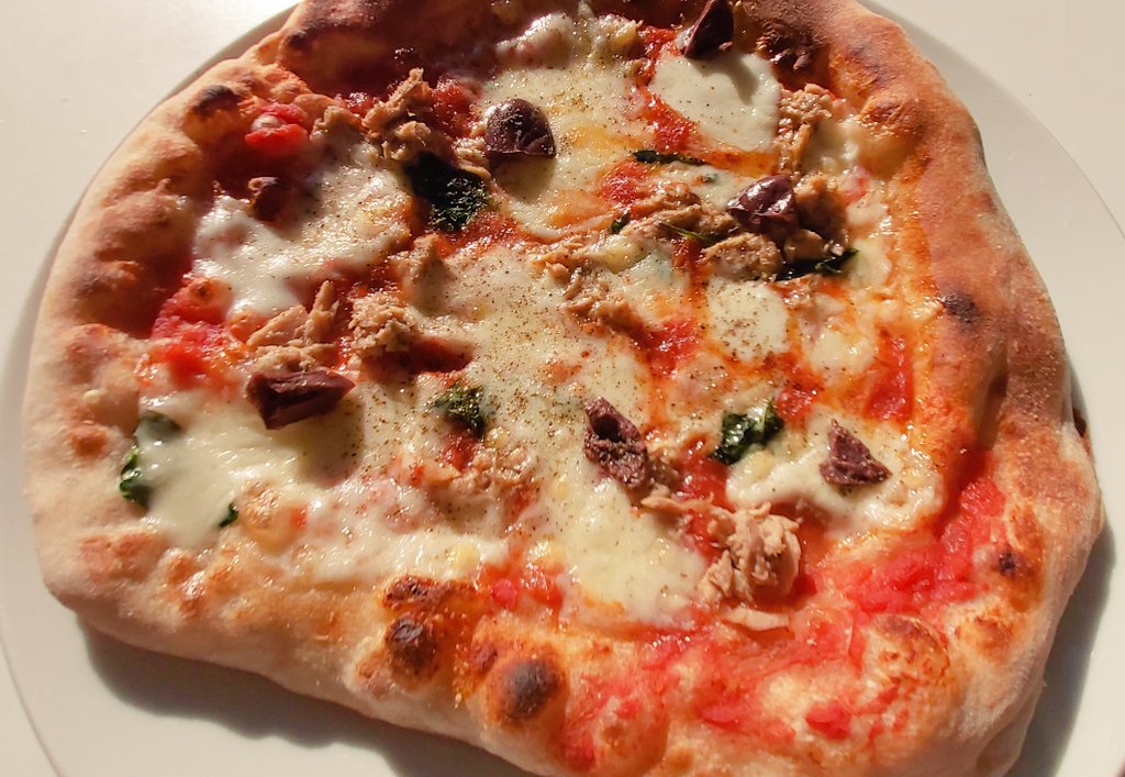 MelissaBovis's tweet photo. .@pizzapilgrims home #fryingpanpizza kit - THE BEST! 🍕🍕🍕😋😋😋 👏👏👏🙌

Less than 5 mins to make &amp; cook (my kind of impatient cooking 👌) and tastes like restaurant! 

This is going to be dangerous...

*Went with tuna 🐟 (my fav but know I may get scorn for this!) https://t.co/isYcN6xdjy