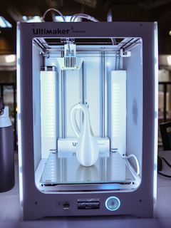 FabLabHub's tweet photo. Curious about how to get started in #3DPrinting? Our Digital Badge "Design for 3D Printing" is now virtual &amp; you can either pick up your final project or have mailed to you anywhere in the USA!  No design exp. needed!  Check it out: https://t.co/5yov15ZmoV https://t.co/reZbL7IQOG