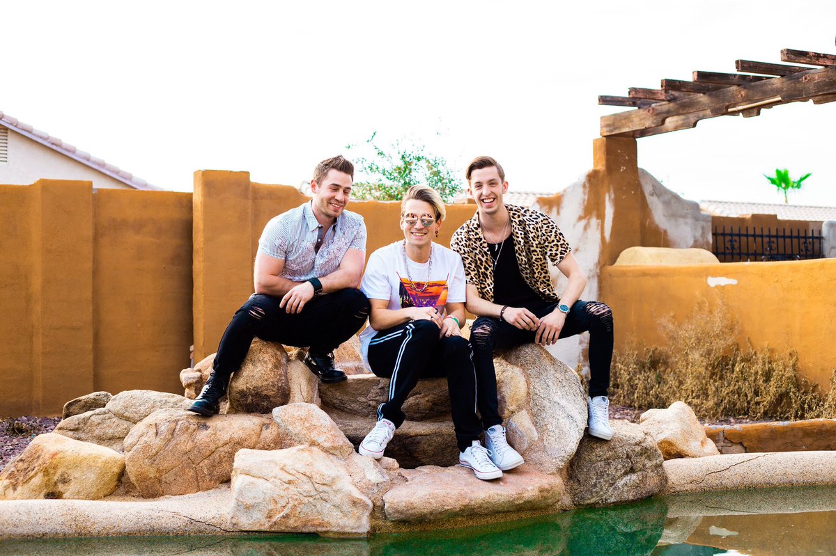 TOMORROW IS THE LAST DAY OF OUR FINAL SALE! Order the Skyward Story merch that you want by tomorrow or forever hold your peace👏🏻👏🏻