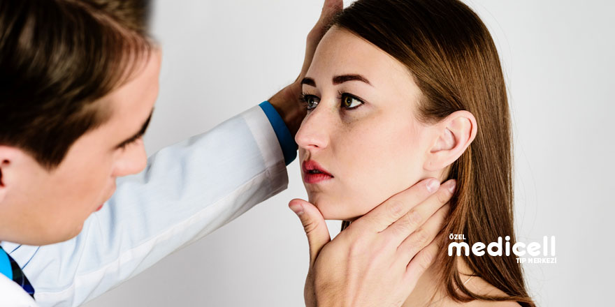 medicelltip's tweet photo. Çenede şişkinlik, yemek yemekte zorluk, dişlerde sallanma ve ağız içinde kanama, ağzını rahatlıkla kapatamama, ciltte şişkinlik ve morarma sorunları yaşıyorsanız çene kırığı ile karşı karşıya olabilirsiniz.
Çene rahatsızlıklarıyla ilgili tıp merkezlerimizden destek alabilirsiniz. https://t.co/BThoNMujPW