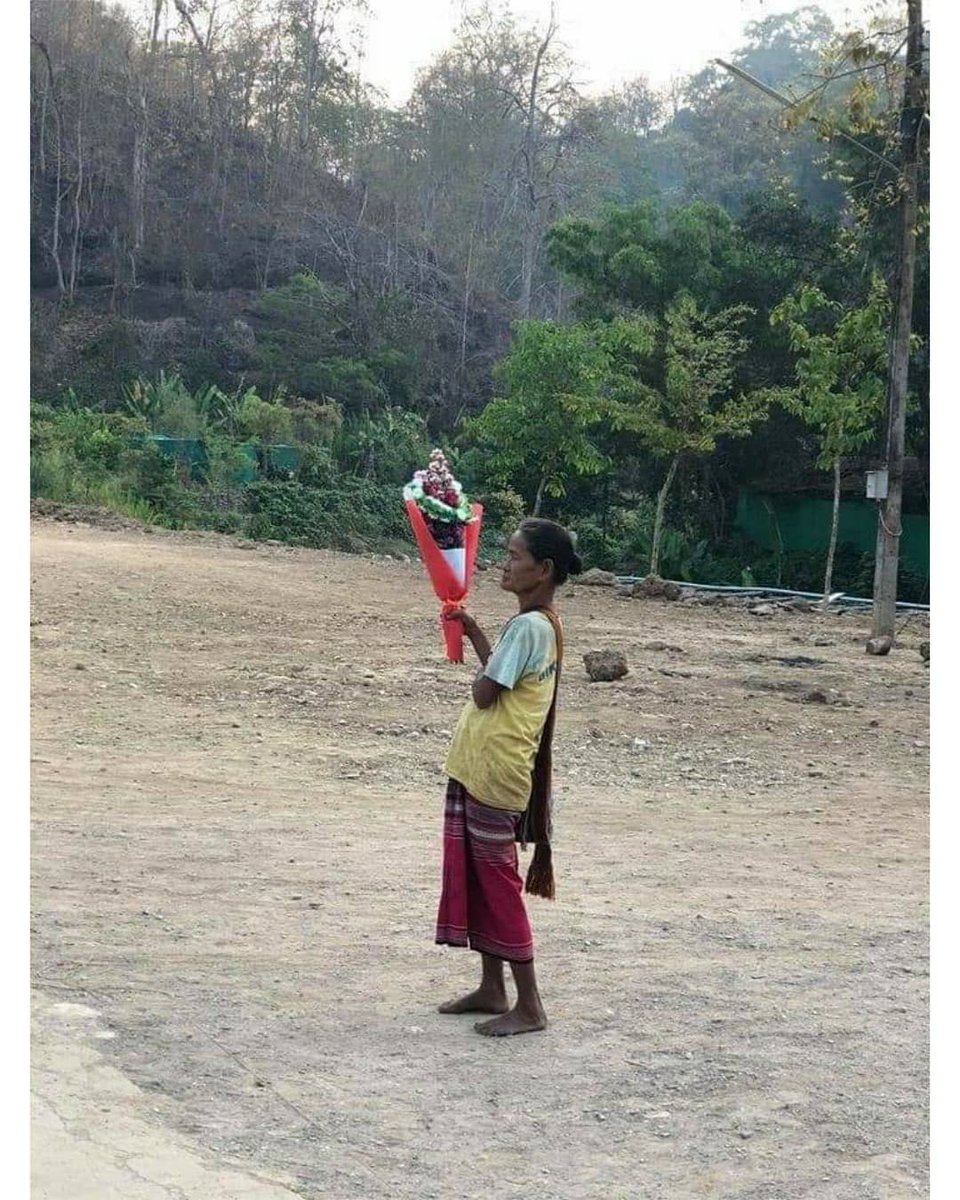 recehtapisayng's tweet photo. Hadiahkan bunga buat anak dihari wisudanya ❤ https://t.co/crovnJ73SF