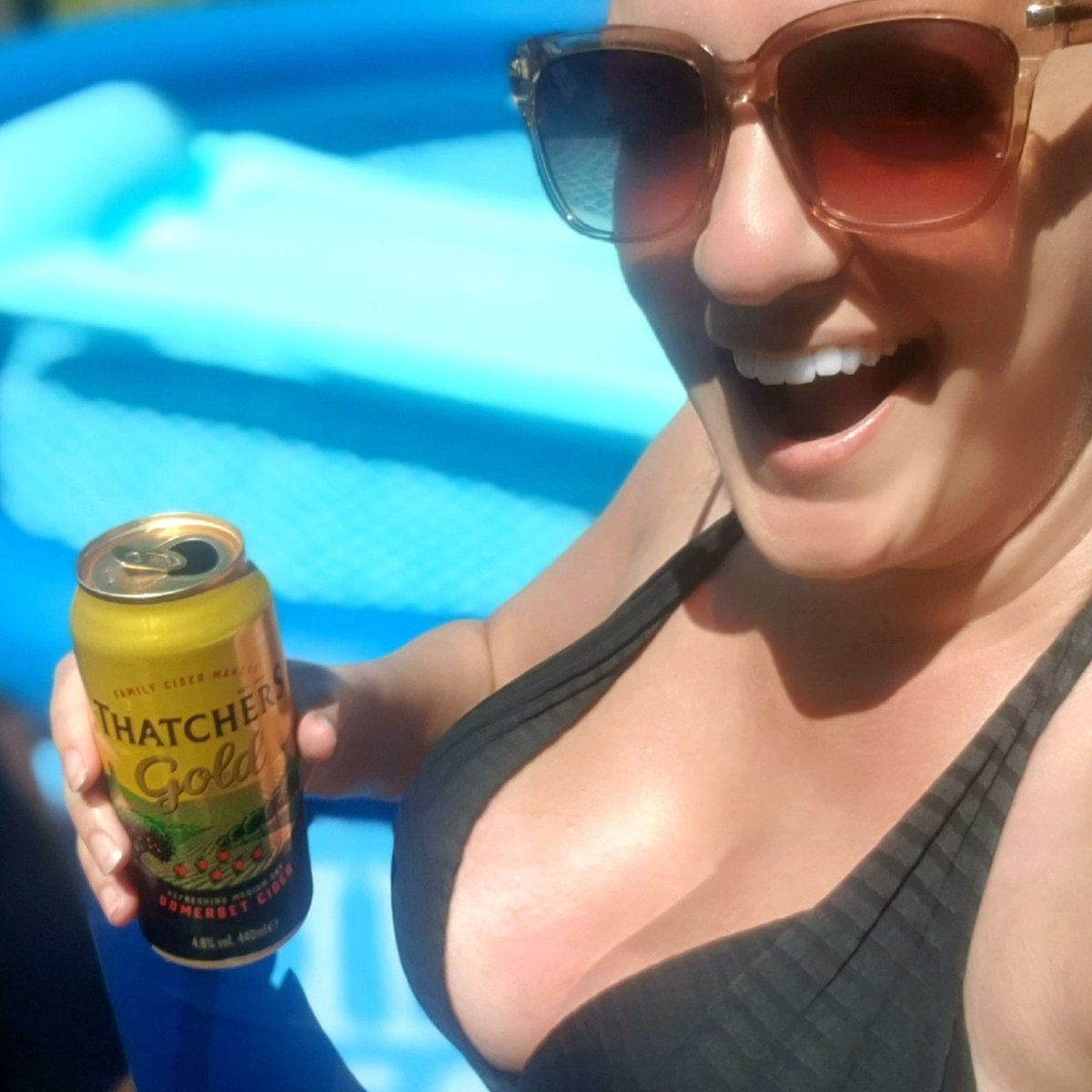 Yesterday's paddling pool party for one was such a great success I've decided to go again today.
Today's party is titled "MJ paddling pool party for one". I'm so cool. 😅
#dayoff
#sociallydistant 
#ripmichaeljackson