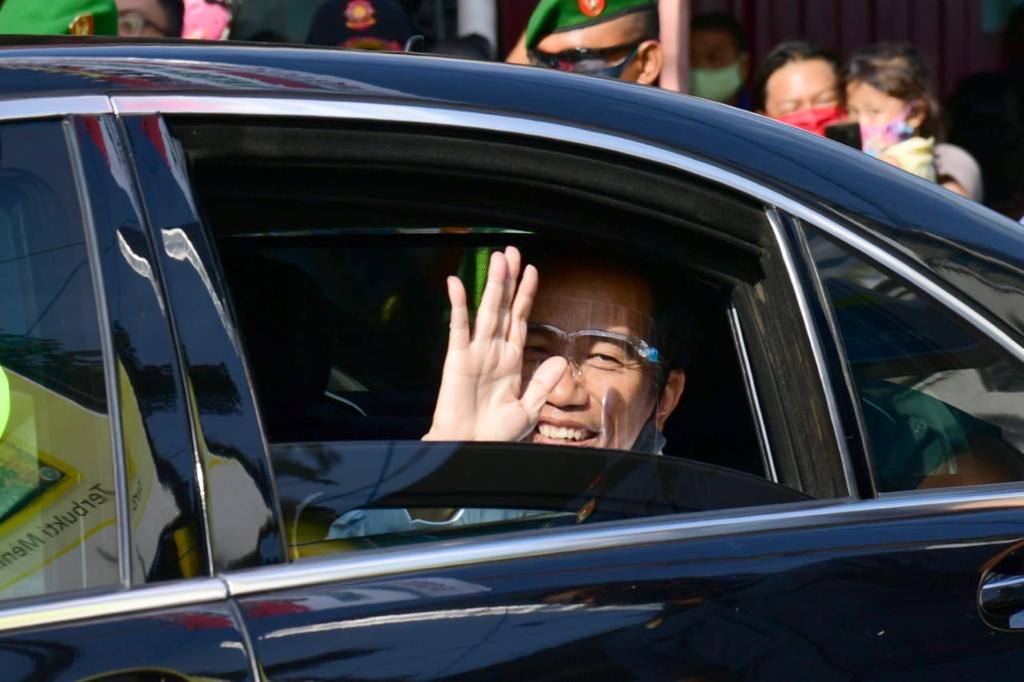 Kab. Banyuwangi punya Pasar Tradisional Kec. Rogojampi yang di dalamnya ada Pasar Pelayanan Publik. Warga bisa berbelanja sambil mengurus dokumen kependudukan dan perizinan. 

Selama pandemi, pasar ini berbenah untuk menerapkan protokol kesehatan di masa adaptasi kebiasaan baru.