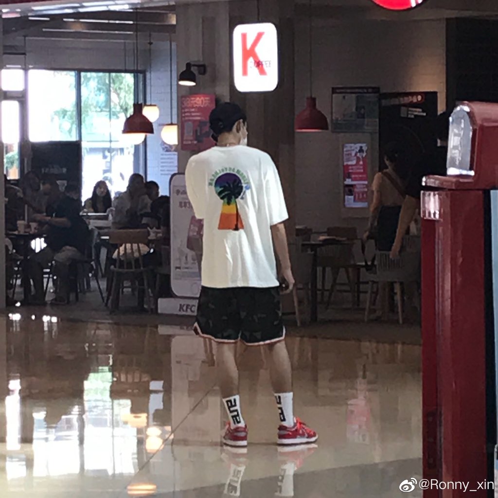crissy_2207's tweet photo. Such a wonderful sight, #howtobeadad ๐๐
Wang fam day out on dragon festival
Dad ๐ took d triplets shopping away from mom๐ & showered them with toys & played games while mom, is at their fave seafood resto SilverFox getting ready for their meal
#DiYue
#ShenYue
#DylanWang https://t.co/wsipYUKbdd