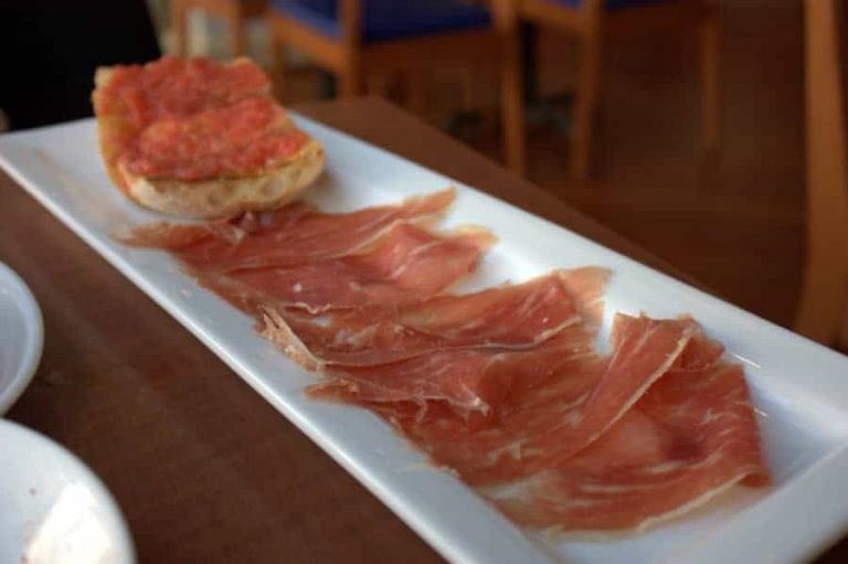 zaiiii00's tweet photo. 15:
Jamón ibérico     o     chorizo? https://t.co/GD2FWEV0OJ