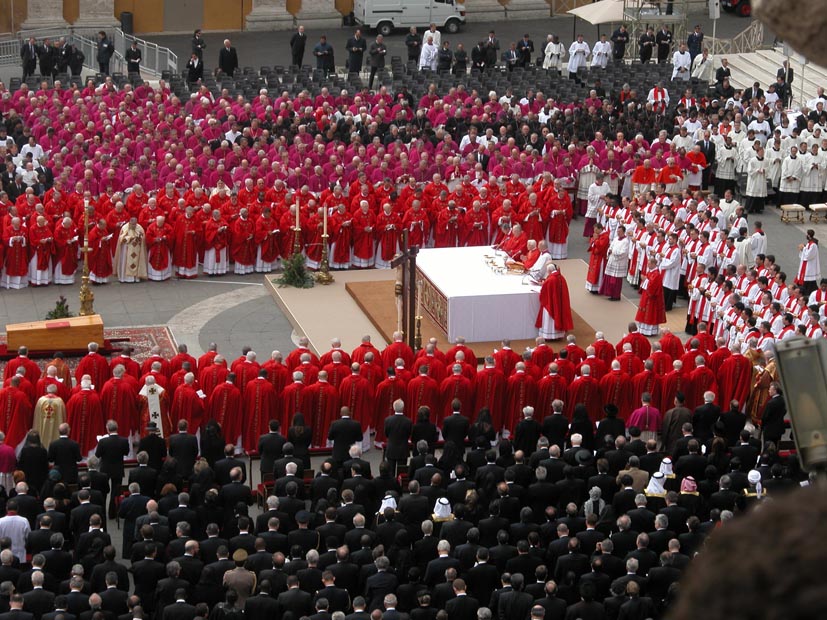 Why is blood red? This color has such a rich symbolism in human history - in art, literature, religion (e.g., Catholic Cardinals wear red robes to symbolize the blood of Christ).  #HematologyTweetstory28 considers the color of human blood...and how it might have been different./1