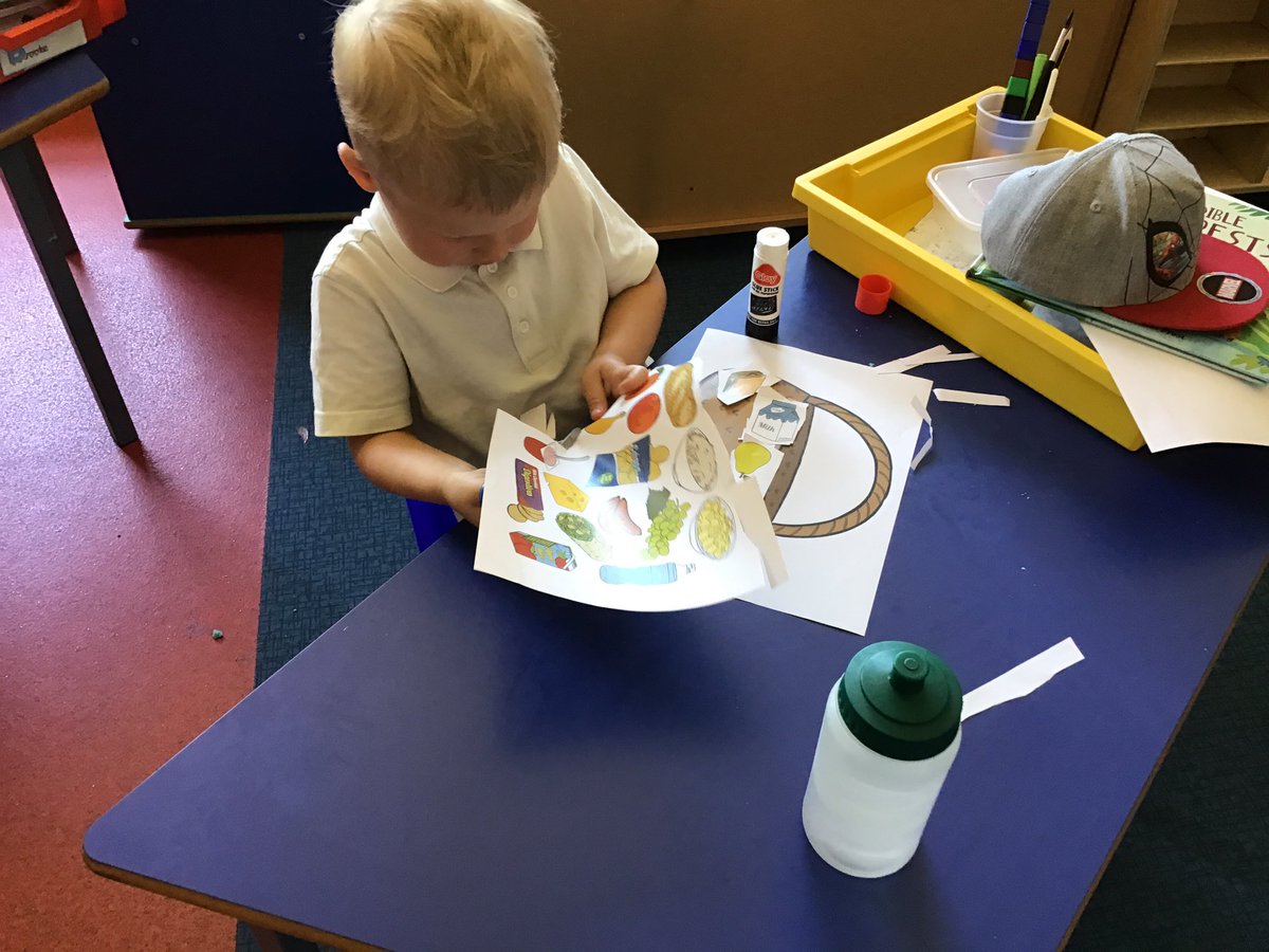 ggaearlyyears's tweet photo. Making picnic lunches inspired by “The Lighthouse Keeper’s Lunch” #SchoolsOfTomorrow https://t.co/qWxZLJHhDj