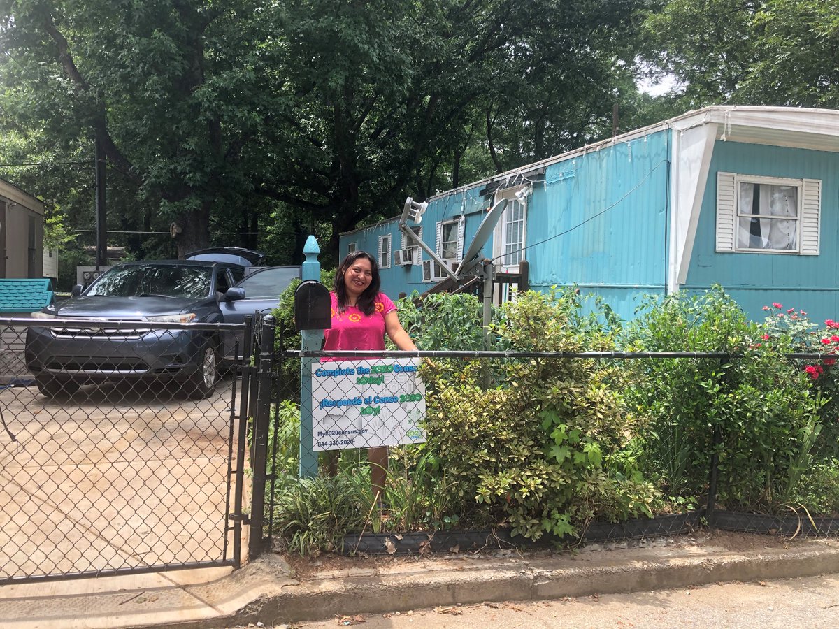 cityofeastpoint's tweet photo. East Point has the best neighbors ever! Thank you for helping us bring awareness to the #2020Census by placing our Census Yard Signs at your homes! #CountThePoint #CuentaElPunto #EveryOneCounts #CadaPersonaCuenta https://t.co/R6hAICMKSu