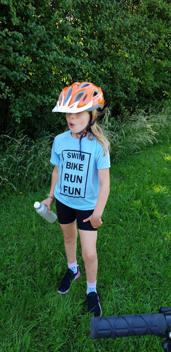 closut3's tweet photo. @brooksideY3 yesterday Esme went for an 8.5 km bike ride! https://t.co/GRFqR40cGd