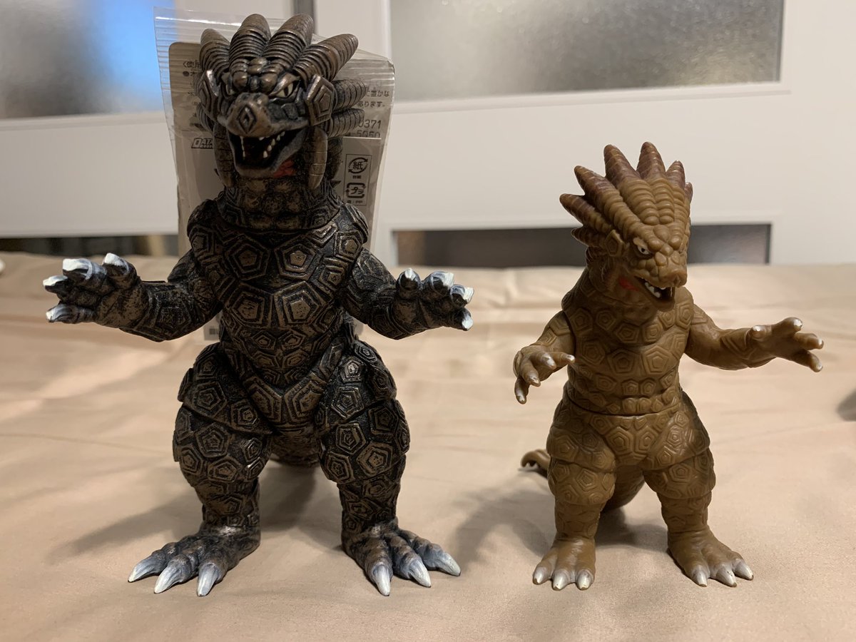 サラマンドラ。このソフビが出た時のファンの歓喜といったら。ハイパー