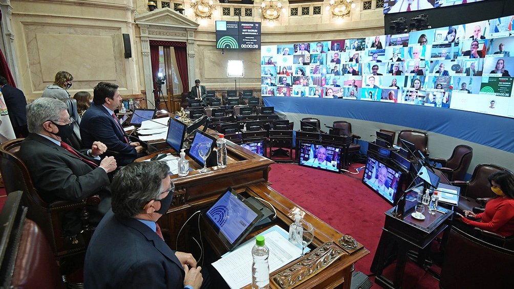 nachomdeo's tweet photo. Tratemos de entender lo que sucedió ayer en el senado para asimilar el nivel de autoritarismo e ilegalidad con que se mueve Cristina Kirchner. Ayer el bloque peronista había propuesto la creación de una comisión bicameral para investigar el caso Vicentín. https://t.co/za7HQl202Z