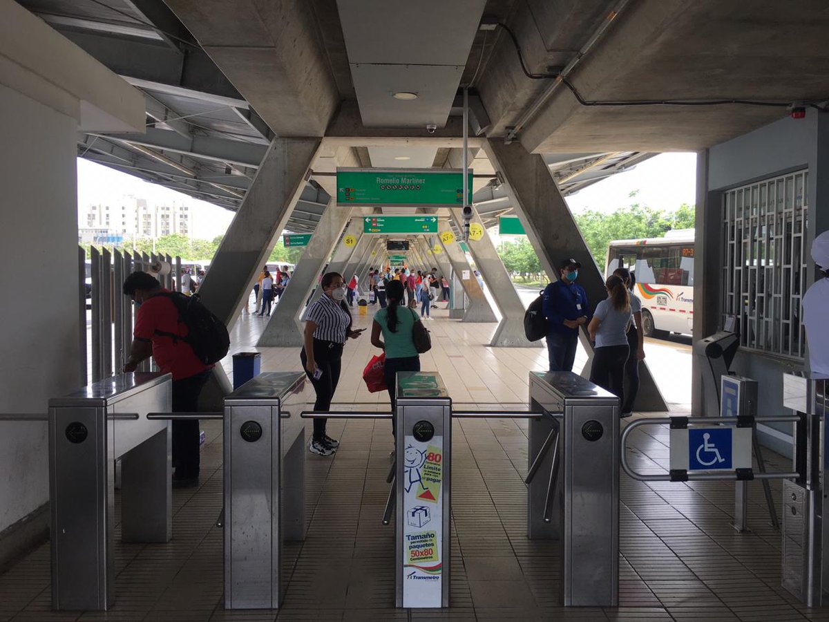 transmetrobaq's tweet photo. Para minimizar los riesgos de contagio ante un posible caso de #Covid_19, instalamos una cámara térmica en Joe Arroyo que permite detectar altas temperaturas en los usuarios.Esto se dio gracias a una donación de @HikvisionLatam, @GSPColombia y @apingenieria a la @alcaldiabquilla. https://t.co/Qd1e6c470t