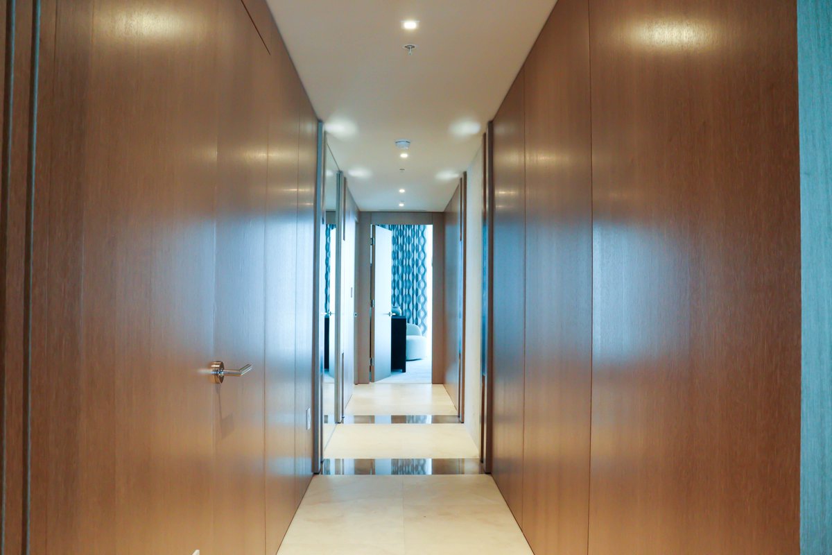 DavilaWoodwork's tweet photo. The Tabu wood paneling in this homes’ hallway creates a soothing atmosphere and beautiful design for an ideal hallway to the bedroom!

Designed by: Fanny Haim Associates

#davilawoodwork #customwoodworker #customwoodfurniture #customwoodwork #woodworking https://t.co/EhvrNdcPmD