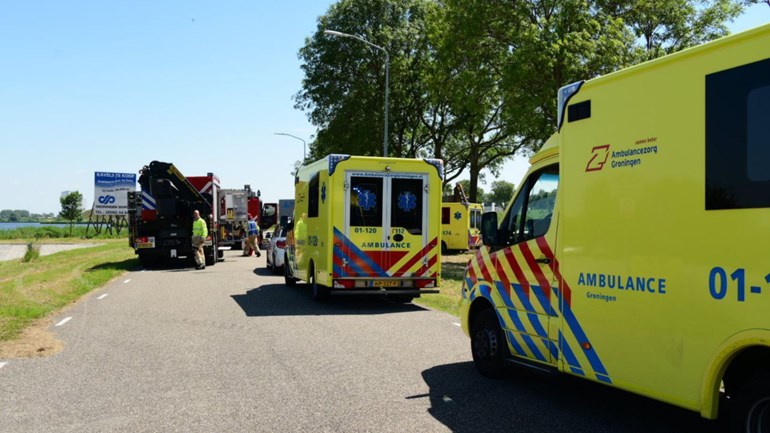 Op de Deltaweg in Farmsum is donderdagmiddag een voetganger ernstig gewond geraakt.