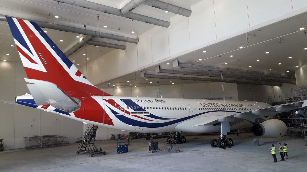 Chf_Eng_Air's tweet photo. One of our @RoyalAirForce Voyager aircraft has a VIP fit and been painted to display the United Kingdom representationally when flying across the globe.  @DefenceES https://t.co/S2juvO1E8G