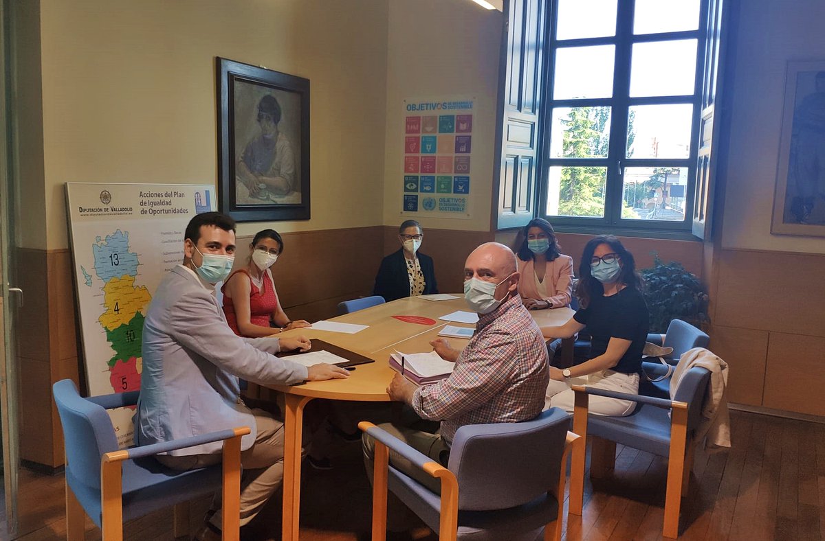 El equipo #TIMMIS <a href="/Dip_Va/">DiputaciónValladolid</a> presentó este martes al Área de Igualdad de Oportunidades y Servicios Sociales de la institución provincial su proyecto #Colibrí, que ha desarrollado gracias al proyecto TIMMIS y a <a href="/poctep/">Interreg España-Portugal</a> <a href="/ComisionEuropea/">Comisión Europea en España</a>. ¡Enhorabuena! 👏🏼👏🏼