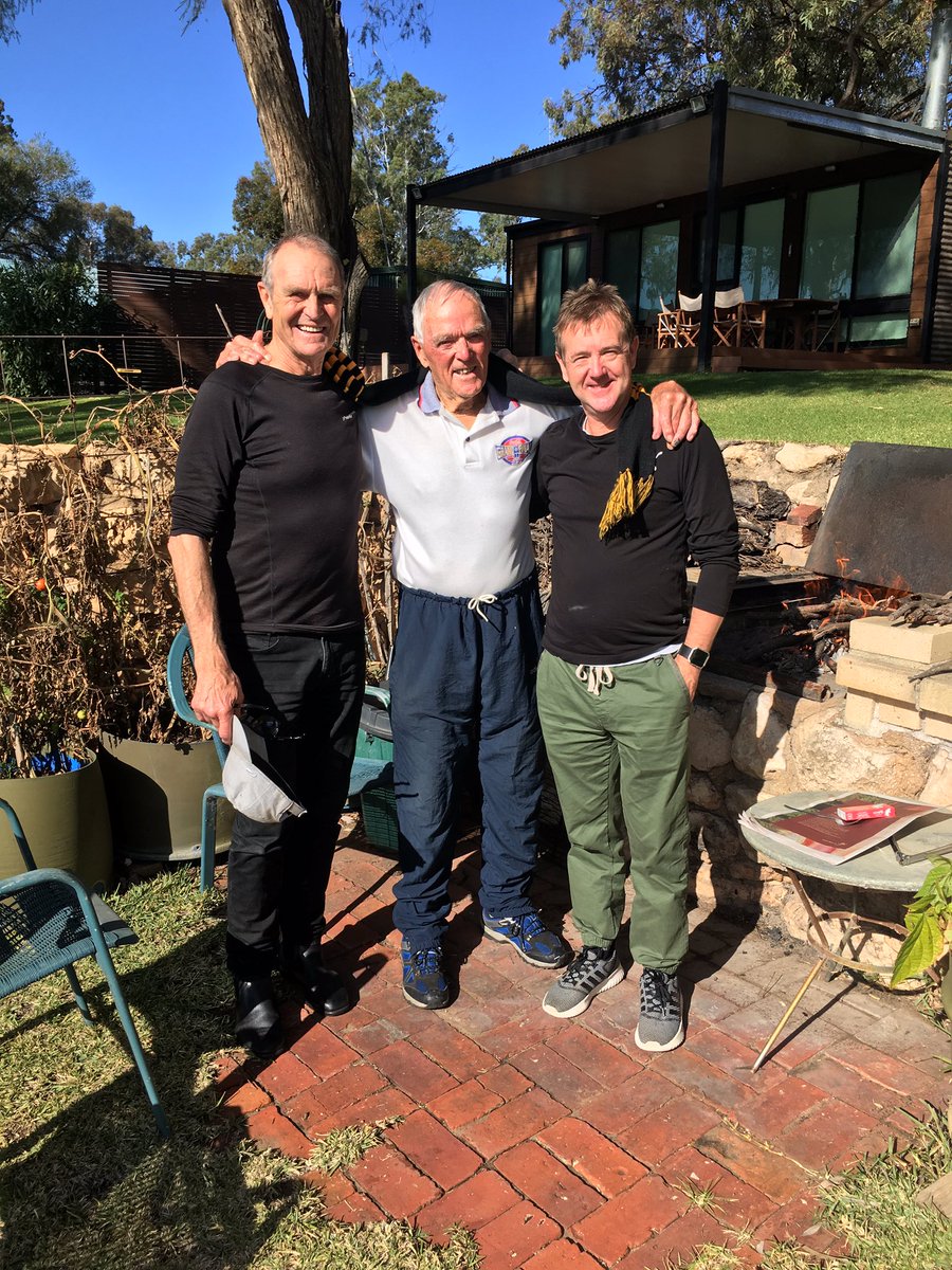Cornesy12's tweet photo. @GlenelgFC One thing in common. #WalkerFlat #greatday #tallstories https://t.co/migEEF65G8