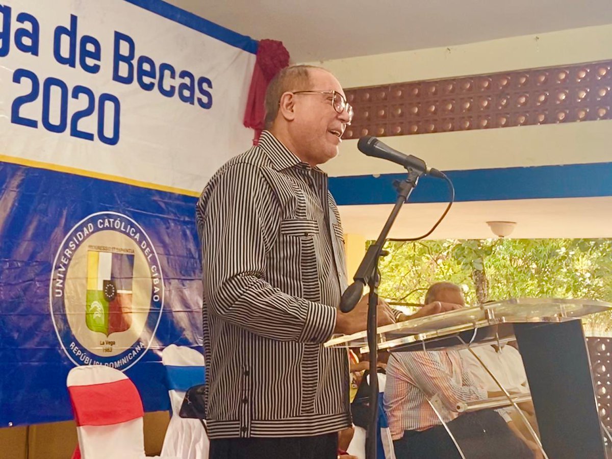 FelixNova_'s tweet photo. Palabras de bienvenida, profesor Miguel Fernández, Coodinador de los Programas Educativos de nuestra Oficina Senatorial. 
#BecasFelixNova2020 https://t.co/LqEs0dRbPY