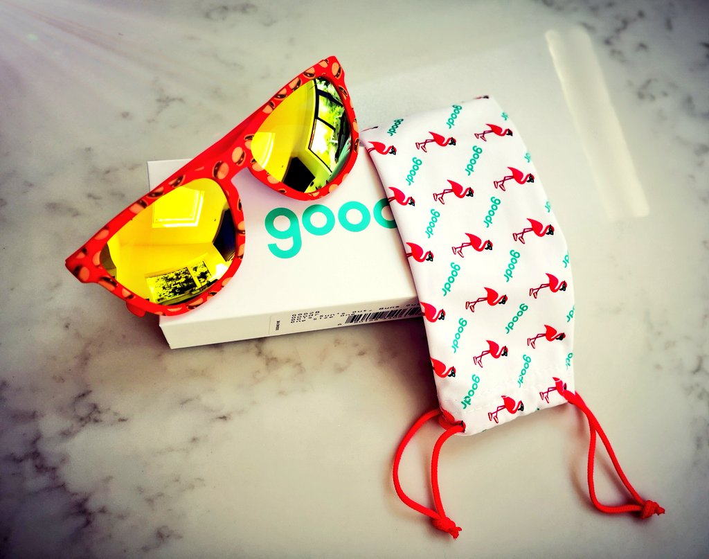 quigley_kirsty's tweet image. Got me some #runningwanker glasses #sunsoutbunsout 👌 they'll make a proper runner of me yet 💪 @in_mcginty 💙😂