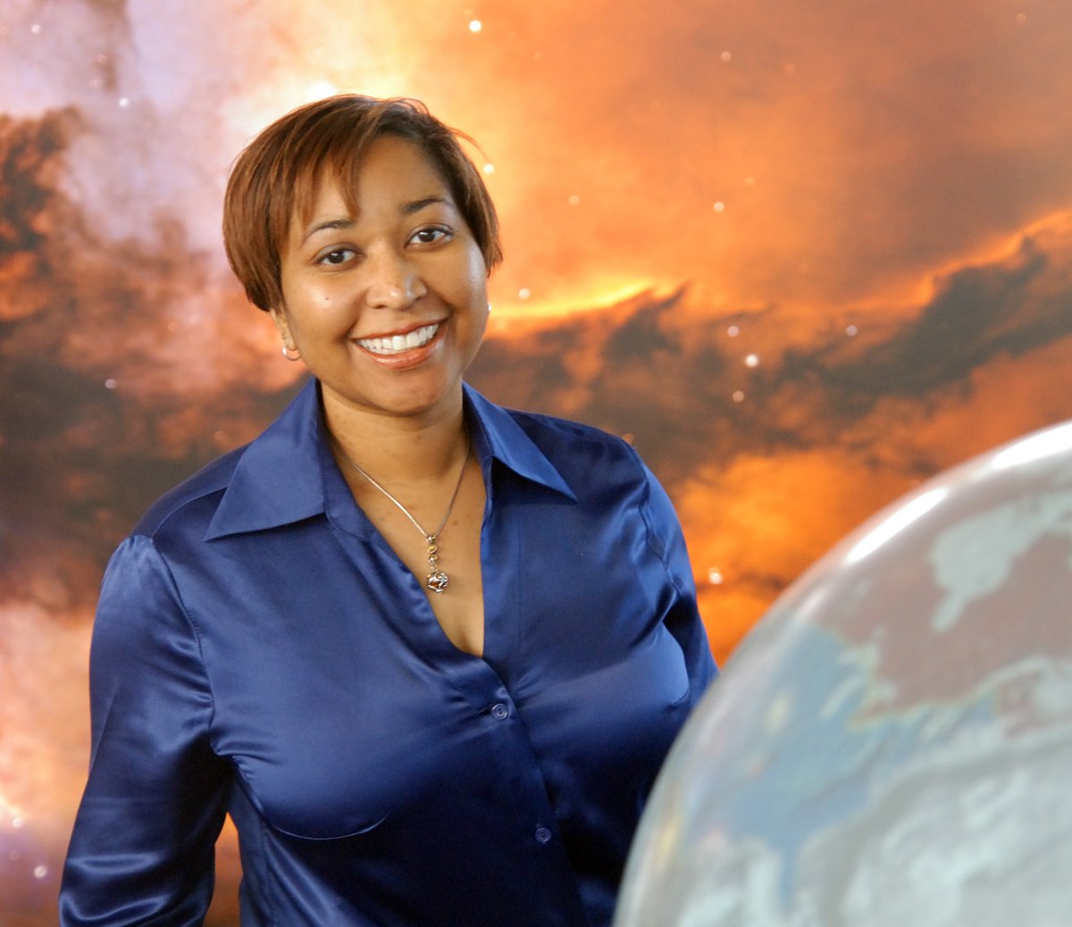 One of the heartbreaking losses on my journey was Dr. Beth Brown, who was the 1st Black woman to earn a phd in astro from U of Michigan. I knew very few Black women working in the field in perm positions. When she died I was crushed. What a loss for NASA & us all.  #BlackinAstro