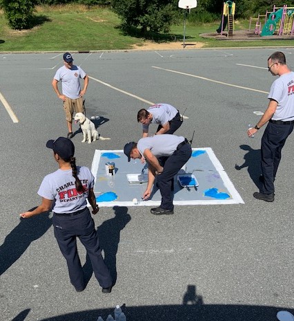 charlottefire's tweet photo. Promoting safety in more ways than one!
CFD Fire Education, Cat, Station 33, NC OSFM, and Safe Kids CharMeck were at River Oaks Academy creating play spaces and social distancing activities for the kids when they come back to school.
#dogsofthecfd https://t.co/pOE5ePPOI3