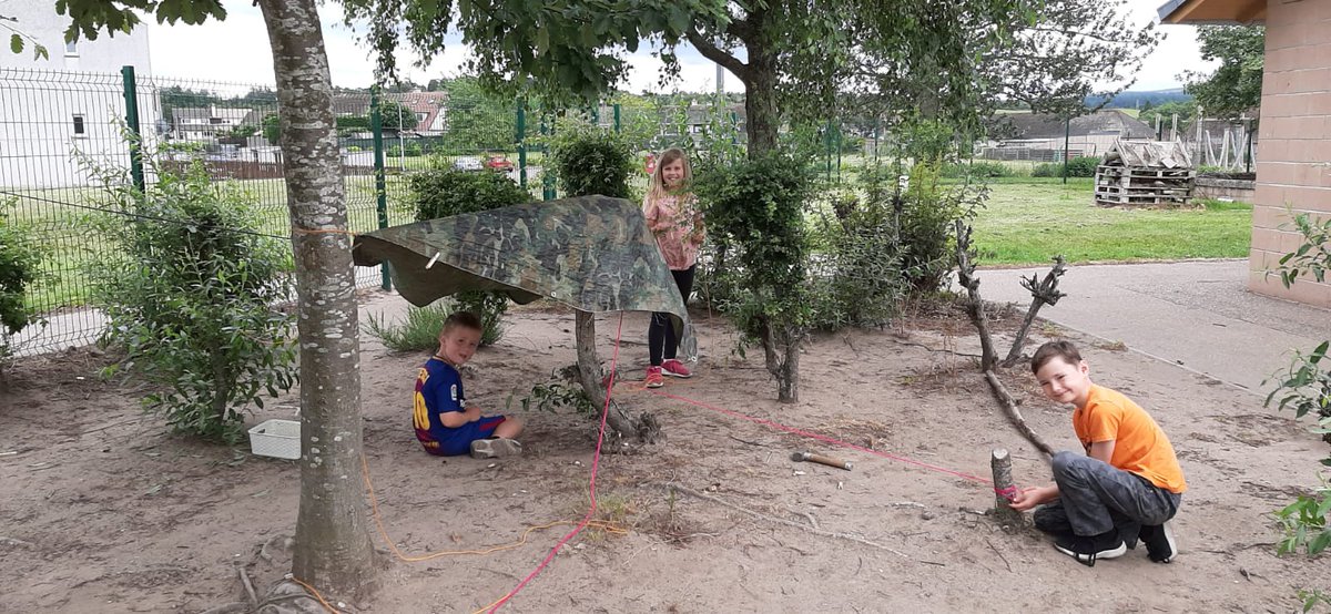 LhanbrydeH's tweet photo. Great fun den building and eating our lunch in the dens. https://t.co/dXSMKcmdQO