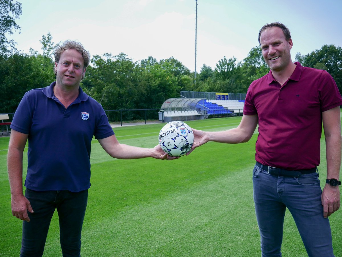 Transfernieuws | Met zijn team verantwoordelijk voor het fantastische biljartlaken in Wijthmen en per 1 juli onze nieuwe grasmeester: Alfred Meiberg! #pectograss #peczwolle