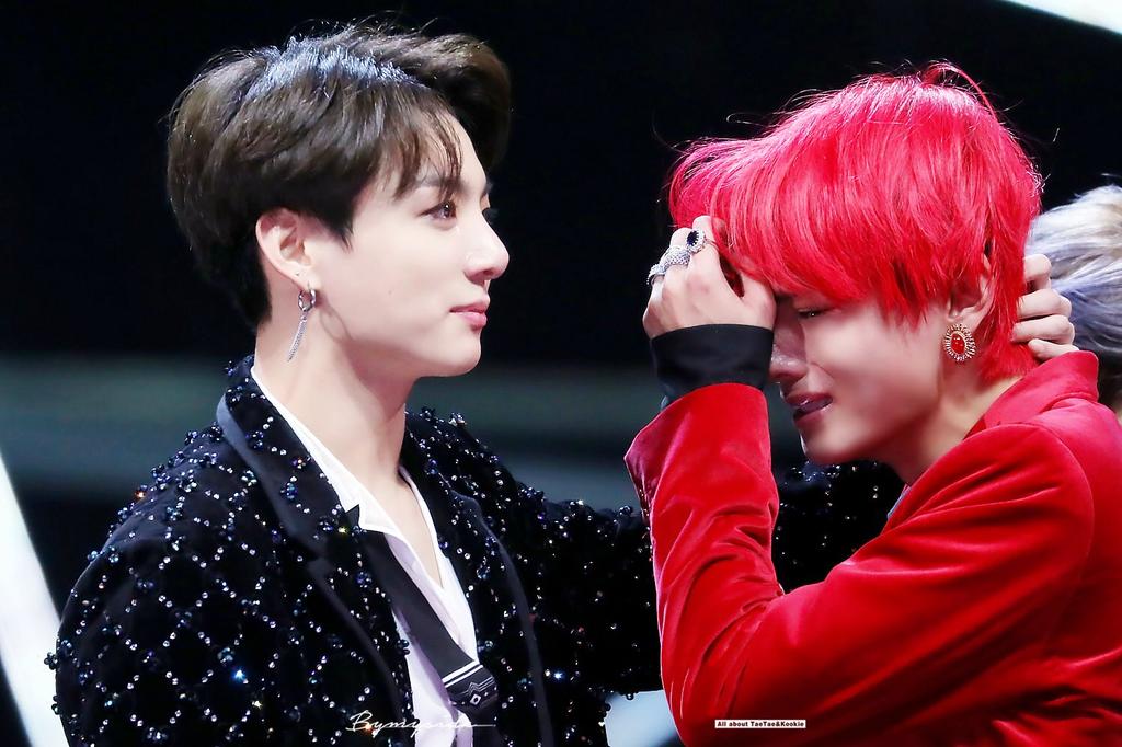 Strwberry_R9597's tweet photo. [HD] 181214 MAMA in HK

#TAEHYUNG #BTSV #JUNGKOOK
#JK #V #태형 #정국 #뷔 #뷔국 #국뷔 #taekook #kookv #vkook #kv 
#방탄소년단 #BTS @BTS_twt https://t.co/chMZU9dpmY