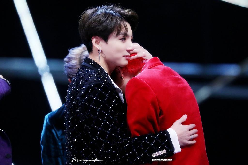 Strwberry_R9597's tweet photo. [HD] 181214 MAMA in HK

#TAEHYUNG #BTSV #JUNGKOOK
#JK #V #태형 #정국 #뷔 #뷔국 #국뷔 #taekook #kookv #vkook #kv 
#방탄소년단 #BTS @BTS_twt https://t.co/chMZU9dpmY