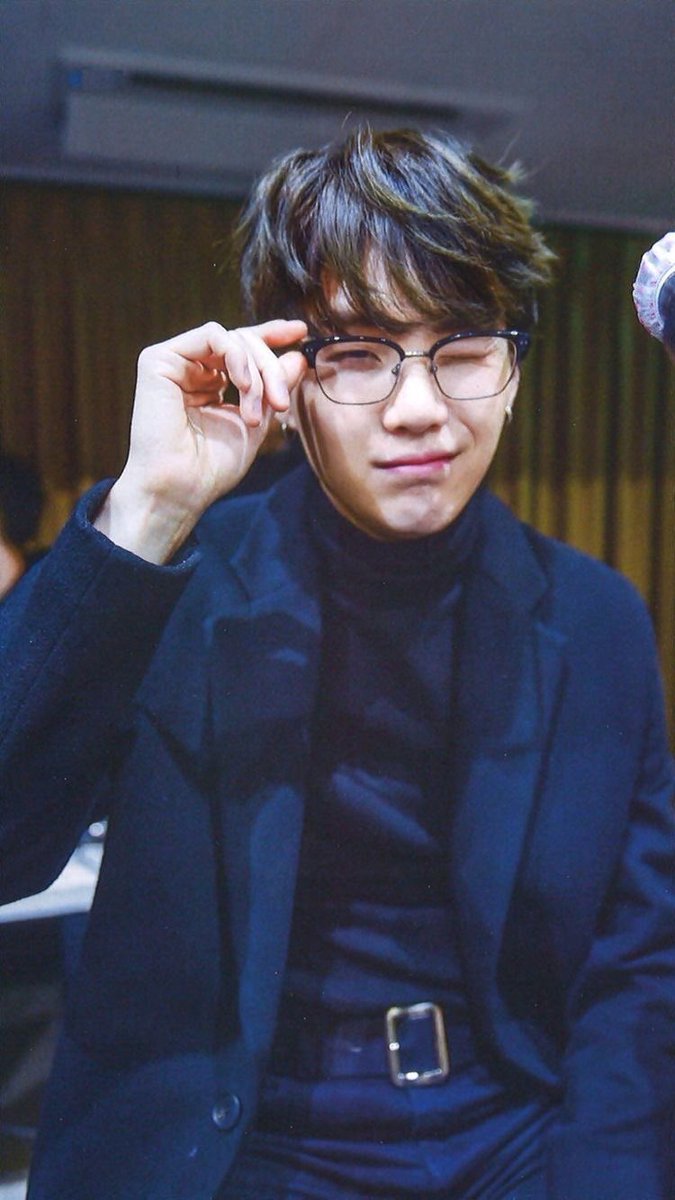 ユンギのメガネって破壊力抜群ですよね。好き #BTS #SUGA #MinYoongi