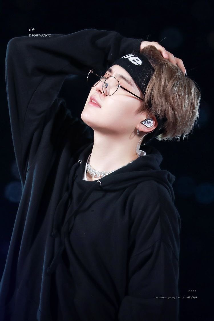 ユンギのメガネって破壊力抜群ですよね。好き #BTS #SUGA #MinYoongi