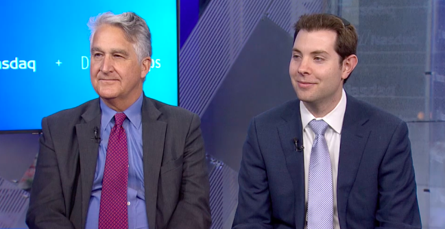 DirectorCorps's tweet photo. With outside oversight increasing on #director and #executive pay, there’s more pressure on the #compensation committee. Watch this episode of Looking Ahead to hear more about how to manage the process and avoid a backlash. @semlerbrossy https://t.co/f01OKEGKfd https://t.co/VOA1bVVJMM