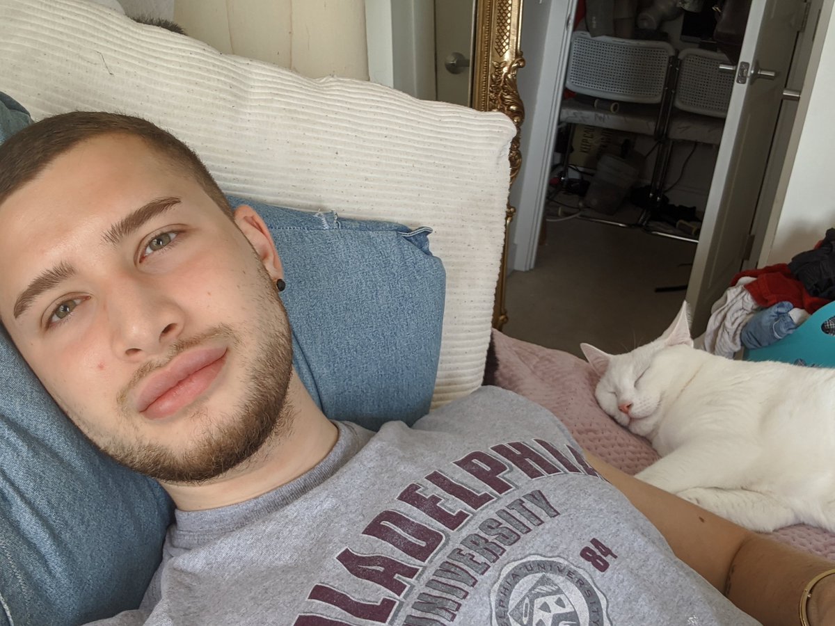 angelorAndrew's tweet photo. Look who's sleeping on the clock again 🤦‍♂️ https://t.co/Hbc1eg7VLJ