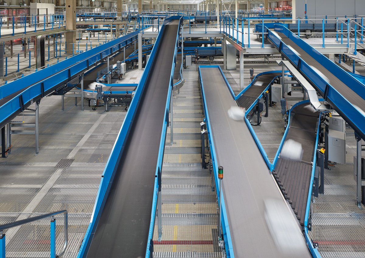 ForboMovement's tweet image. NEW #conveyorbelt E 6/1 0/V8S STR-FR black is laterally stiff and tracks superbly. Perfect for use at the in-feed and discharge sections of #conveyors when products are sent to sorting and distribution systems. #Logistics  lnkd.in/ej4jGE2