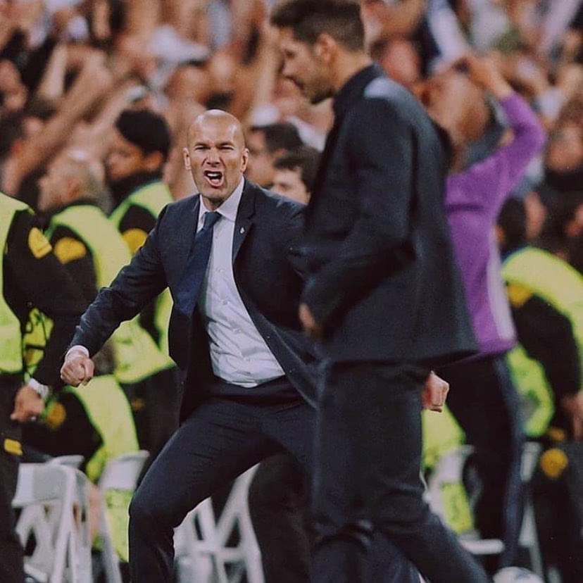 MadridSports_'s tweet photo. Es una de mis fotos favoritas del Zinedine Zidane entrenador. https://t.co/cujP4owt6V