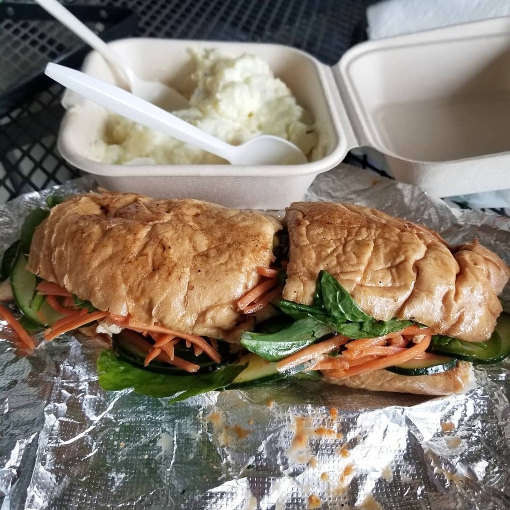 Hozer505's tweet photo. #LateGram from last night, dinner was bomb! Banh Mi and horseradish potato salad from @stupidawesomebus , flavors were friggin amazing together! Check em out if they're in your area!
.
.
#FatKidCode #FoodPorn #TeamPiggy #FoodTruck #SupportLocal https://t.co/nyqtPGJYle https://t.co/1x28MPyxap