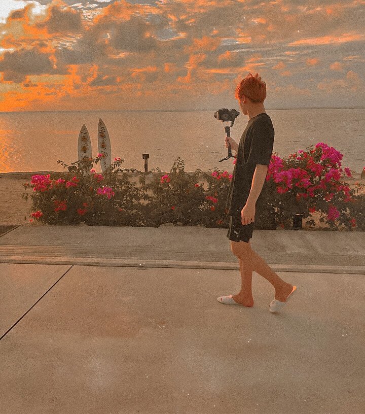 archiveforJK's tweet photo. imagine traveling the world with jungkook https://t.co/HfH1Qogus8