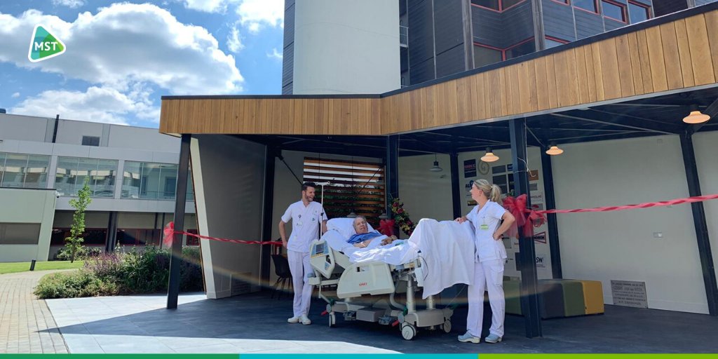 ☀️Vandaag is de prachtige binnentuin met daarin het patiëntpaviljoen geopend. We willen alle donateurs enorm bedanken voor hun enorme inzet. Zonder jullie support hadden we dit nooit kunnen realiseren!