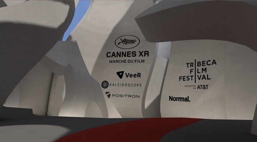 cmikkelborg's tweet photo. Day 2 of @CannesXr @Tribeca virtual arcade with our experience 'Fly' that turns you into a time-travelling pilot. Couldn't resist a selfie in front of our interactive egg. Download the @MuseumOR app on @Steam if you have a tethered VR headset and come fly with us! #VR #FlyVR https://t.co/4UU0wlToEz
