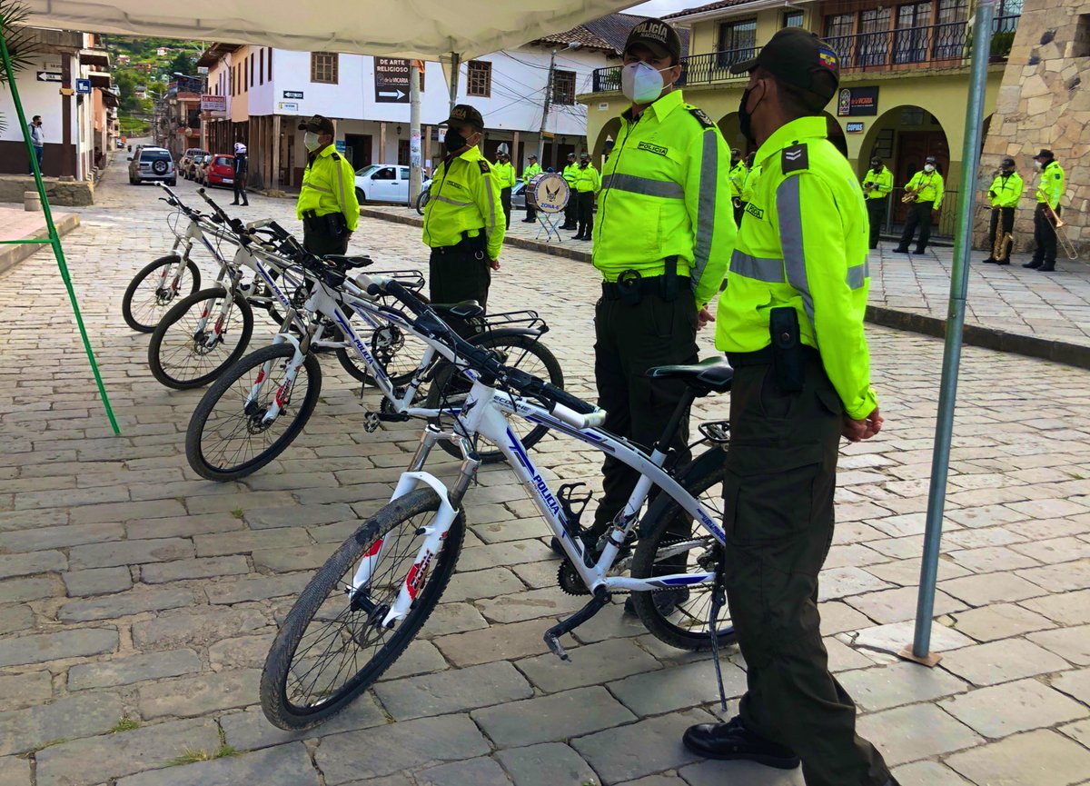 “Desde HOY, se activan los policiclos que ayudarán al patrullaje de <a href="/PoliciaEcuador/">Policía Ecuador</a> y así reforzarán la seguridad del cantón. Esto se logra gracias a un trabajo articulado”, manifestó Gobernador <a href="/xaesma/">Xavier Martínez Guillén</a>.

#JuntosEcuador 🇪🇨

<a href="/Lenin/">Lenín Moreno</a>
<a href="/mariapaularomo/">María Paula Romo</a>