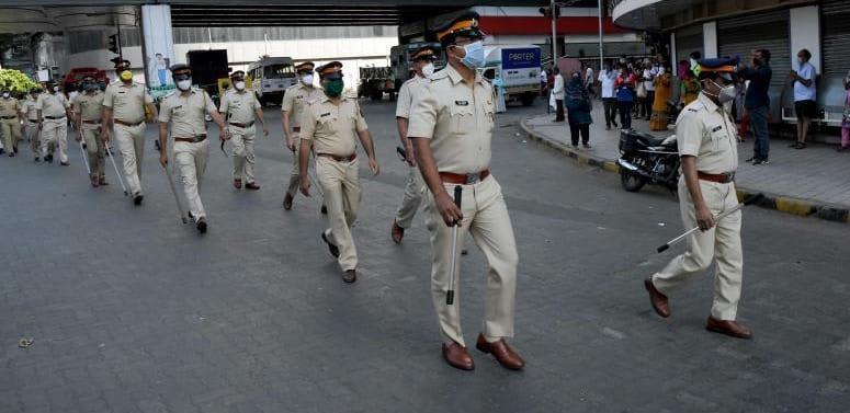 SakalMediaNews's tweet photo. Death toll in #Maharashtra police force rises to 54, recoveries exceed 3,200.
https://t.co/OmwhBCoSGE
#Sakal #SakalNews #SakalMedia #News #Viral #Viralnews #Trending #Breaking #MaharashtraPolice #Deaths #Staysafe #Recoveredcases #Police https://t.co/uDIcC2iAz4