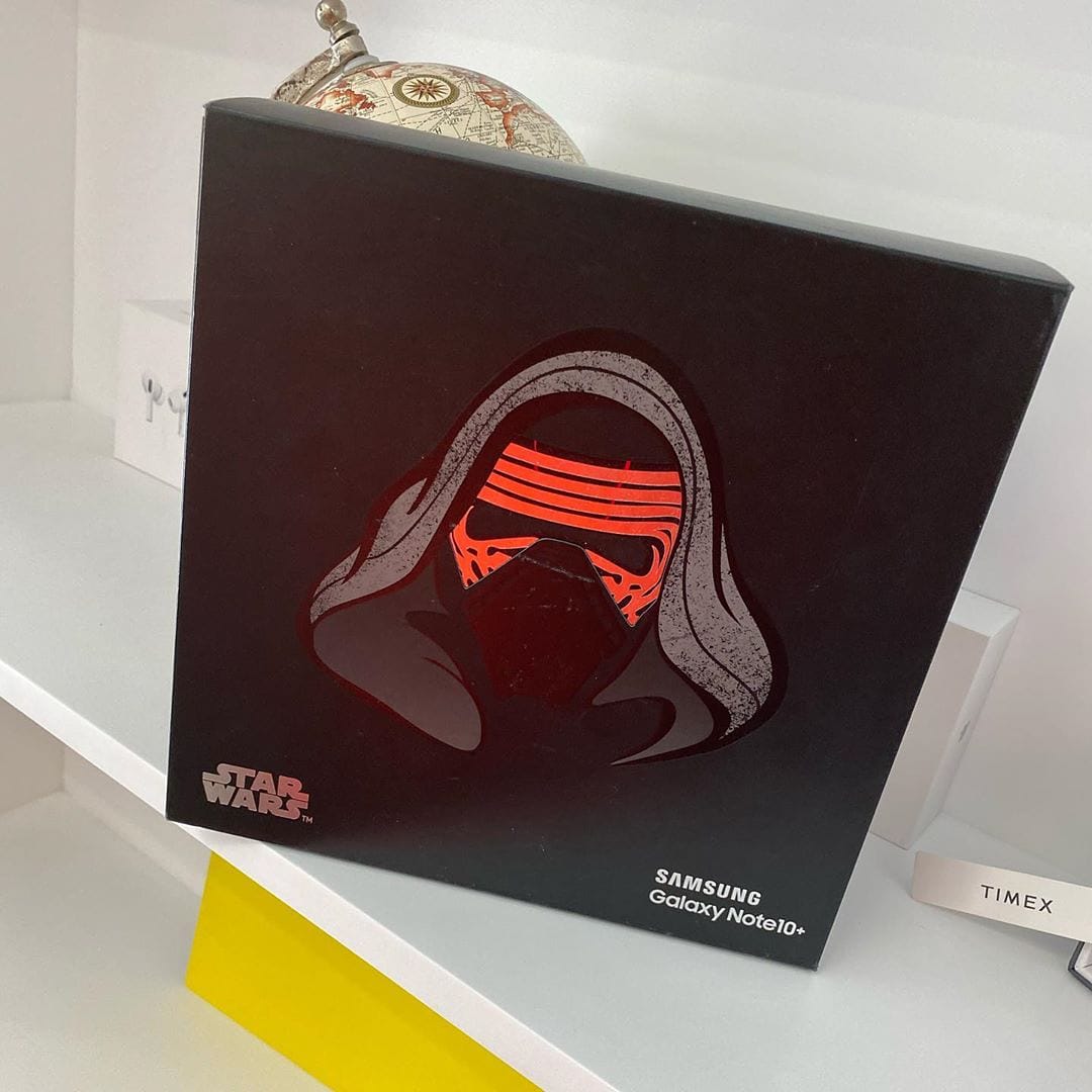 GadgetLabx's tweet photo. Samsung star wars (limited edition n) 
The Galaxy Note 10+
DM for enquiries 
#samsung #note10plus #starwars #limitededition #limitedtimeoffer #galaxy #samsungs10plus #samsunggalaxy https://t.co/3UnZ5XBjuY