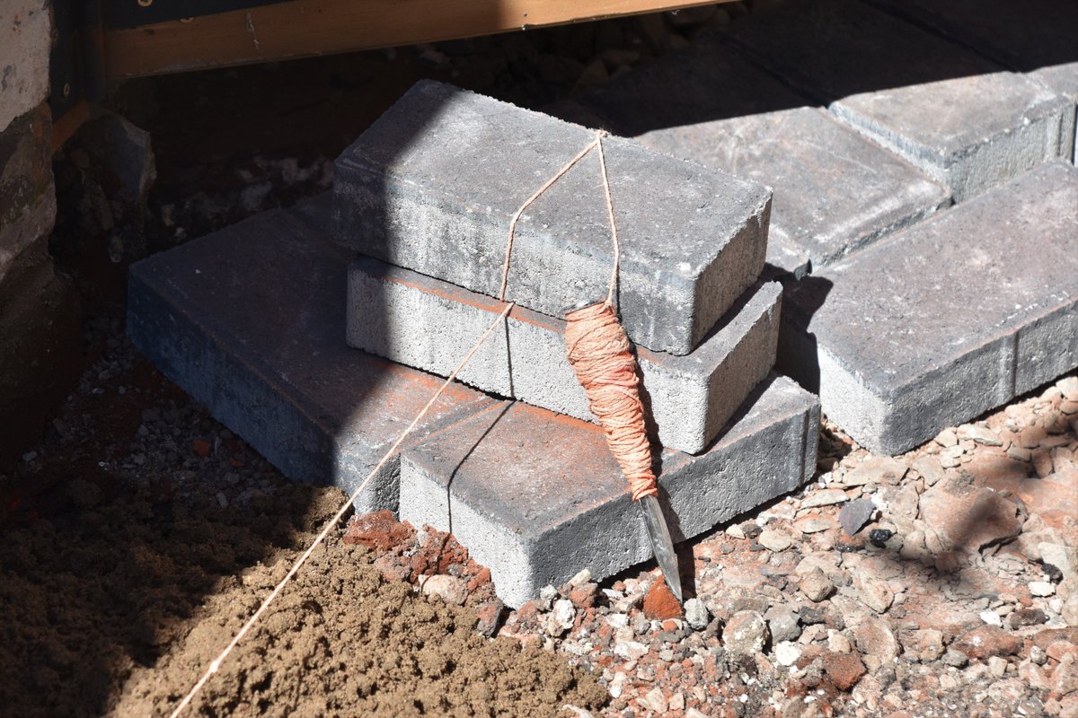 bound2happen1's tweet photo. You just know that something is #bound2happen here don't you? #ResinBound #Aggregates #DecorativeExternalFloors #Groundworks https://t.co/QB0ypvL1hc