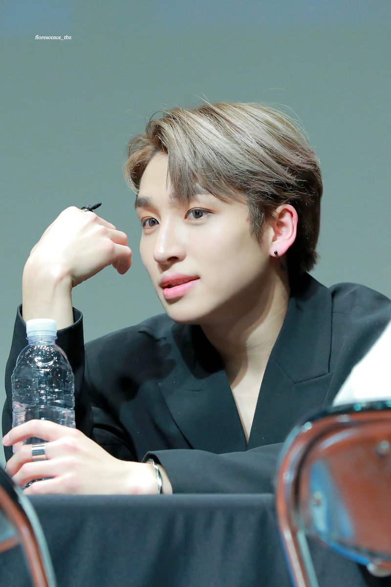 florescence_tbz's tweet photo. 200223 ㅎㅎ..너무조아.. 😇🔫 #상연 #이상연 #SANGYEON #더보이즈 #THEBOYZ https://t.co/lPG1y4oujr