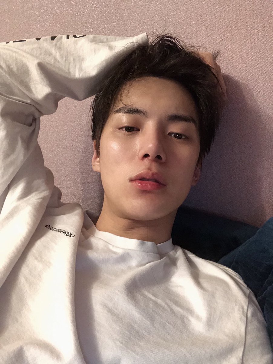 Minhyuk bare face:an attractive thread 