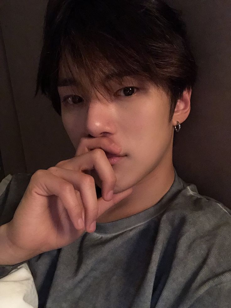 Minhyuk bare face:an attractive thread 